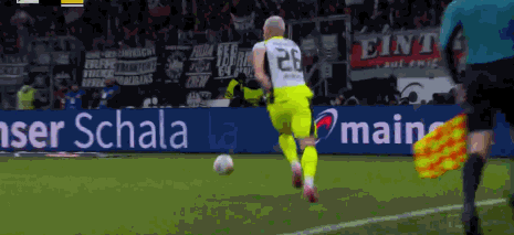 开云体育下载官网-半场：多特1-1法兰克福，拜尔破门，乌尊点射，吉拉西送点