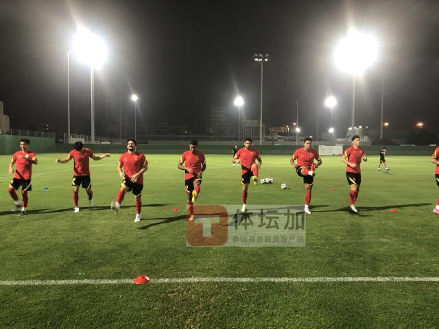 开云官方-尹鸿博董春雨因小伤调整 国足昨晚训练下调强度