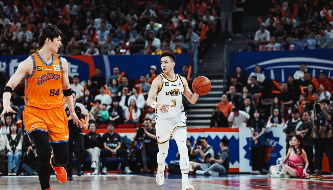 开云平台-郭艾伦休赛期玩综艺曾遭质疑 赵继伟赛季期间拍广告为何无热议？