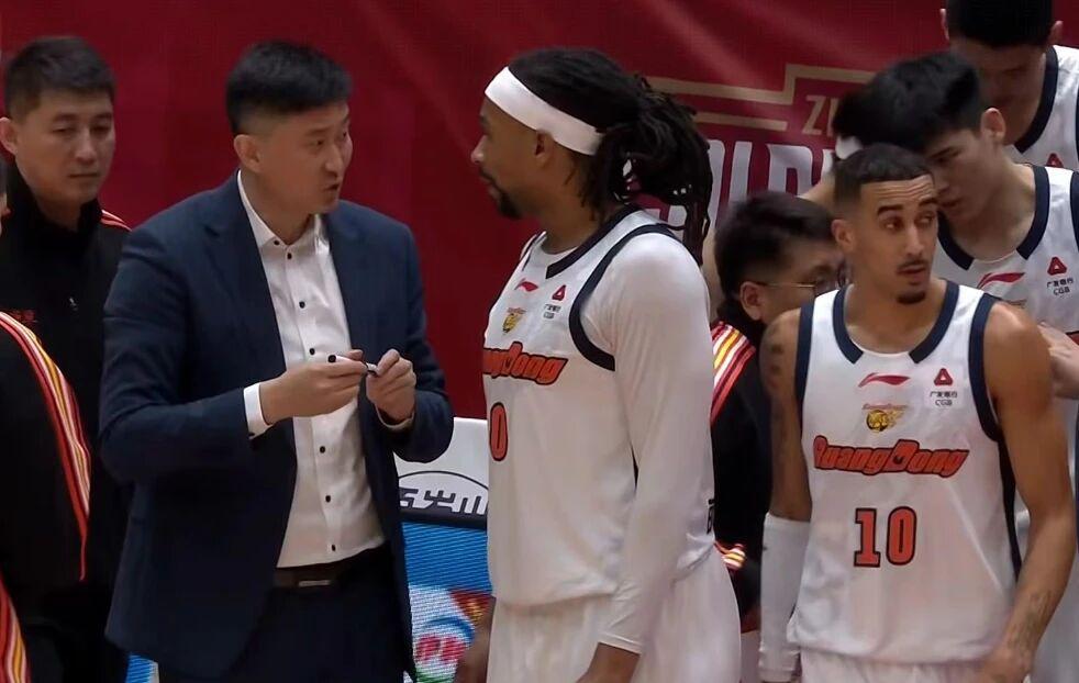 下载开云-央视直播！广东男篮再战上海，三国手缺阵内线劣势明显，凶多吉少