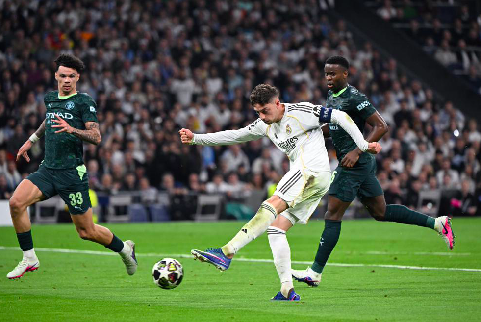 开云体育下载官网-3-0！欧冠上演夺冠大热门恩怨对决：队长半场戴帽 13.1亿豪门完败